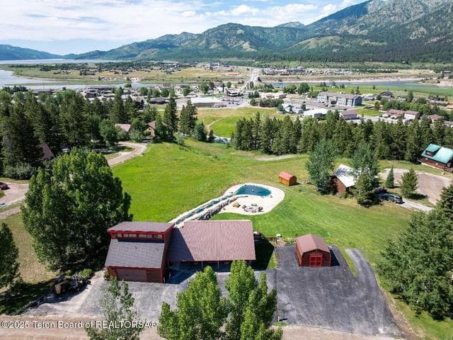 630 GRANDVIEW Drive photo 3